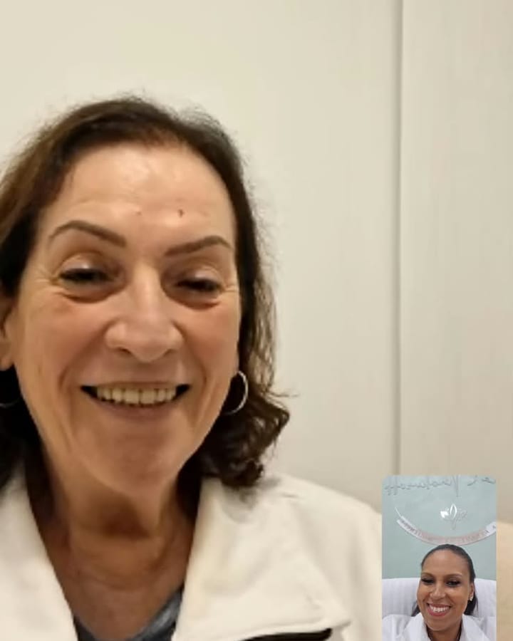 Paula Vinokuroff com cliente que passou pelo processo de autoconhecimento