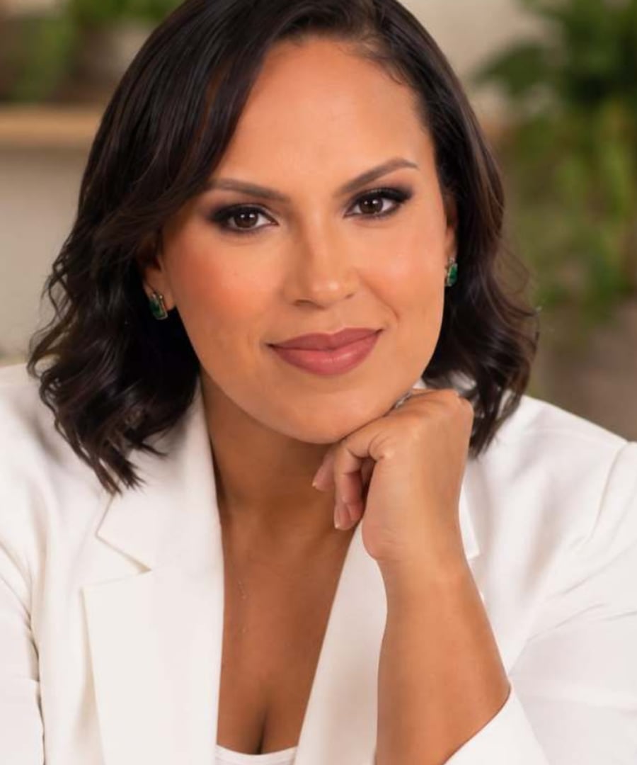 Paula Vinokuroff em atendimento
